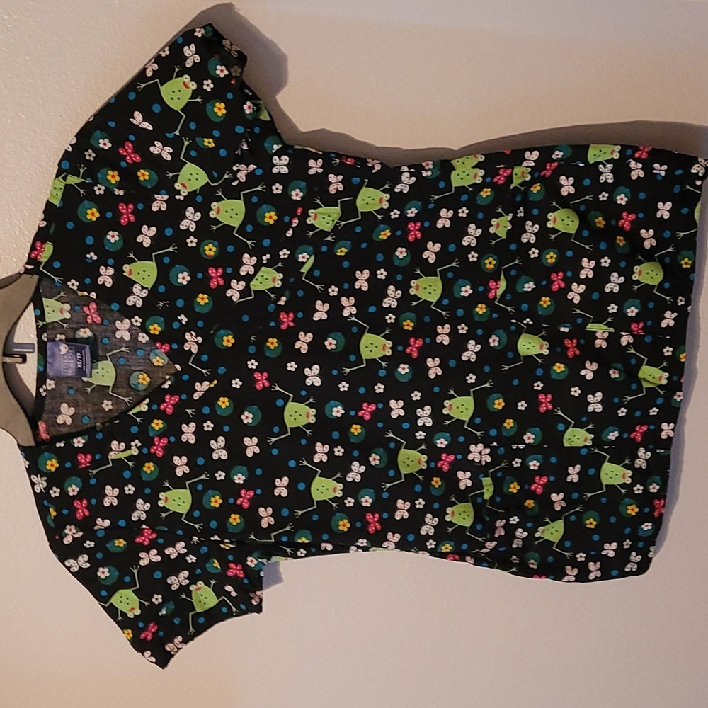 Frog print Scrub top